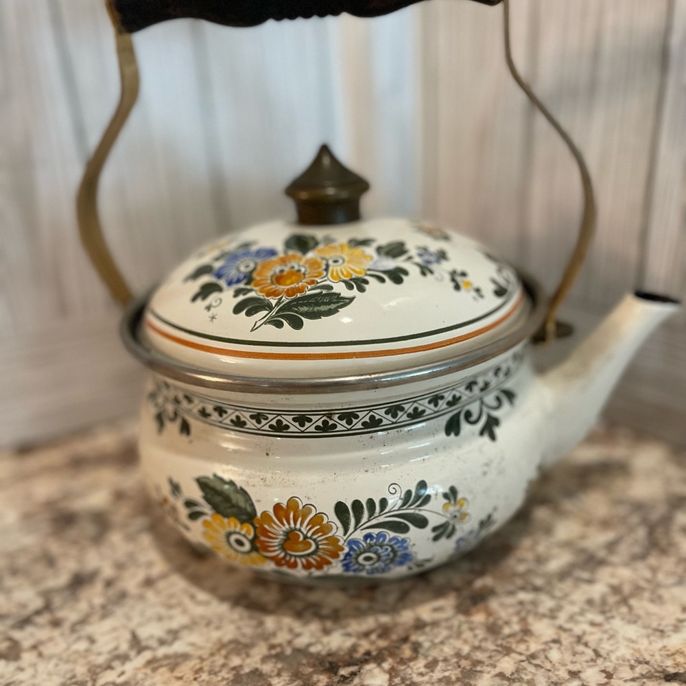 Vintage Asta Floral Enamel Teapot with Wooden Handle - Picture 6 of 8